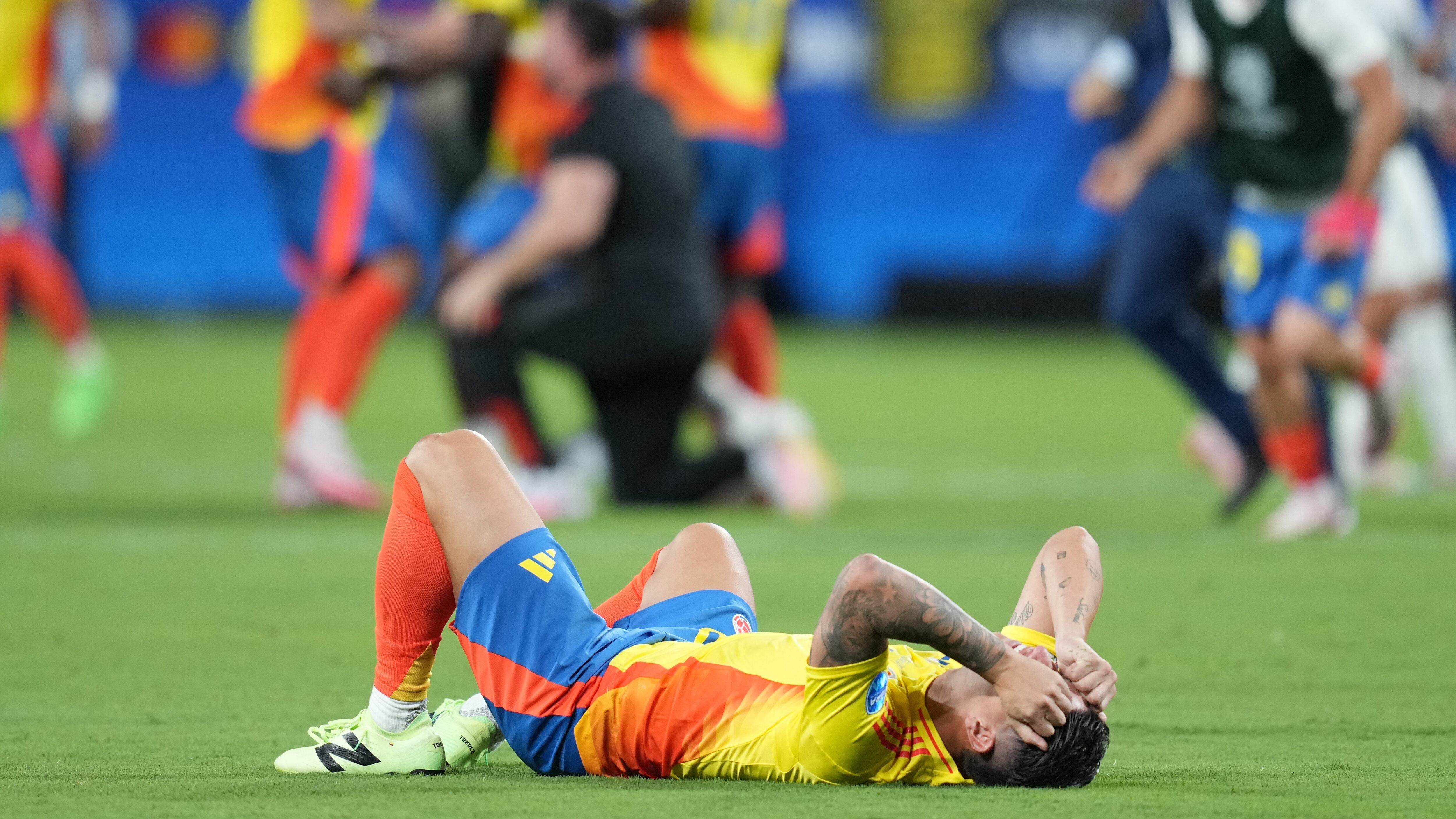 James se desplomó en el campo por la emoción de clasificar a la final.