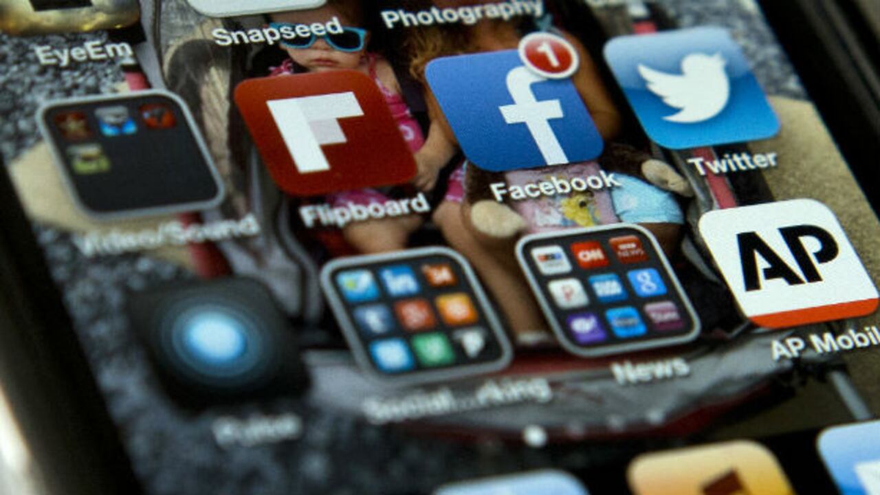 Facebook mantuvo el porcentaje de sus usuarios mientras que Twitter lo duplicó, según cifras del 2012 y 2013.