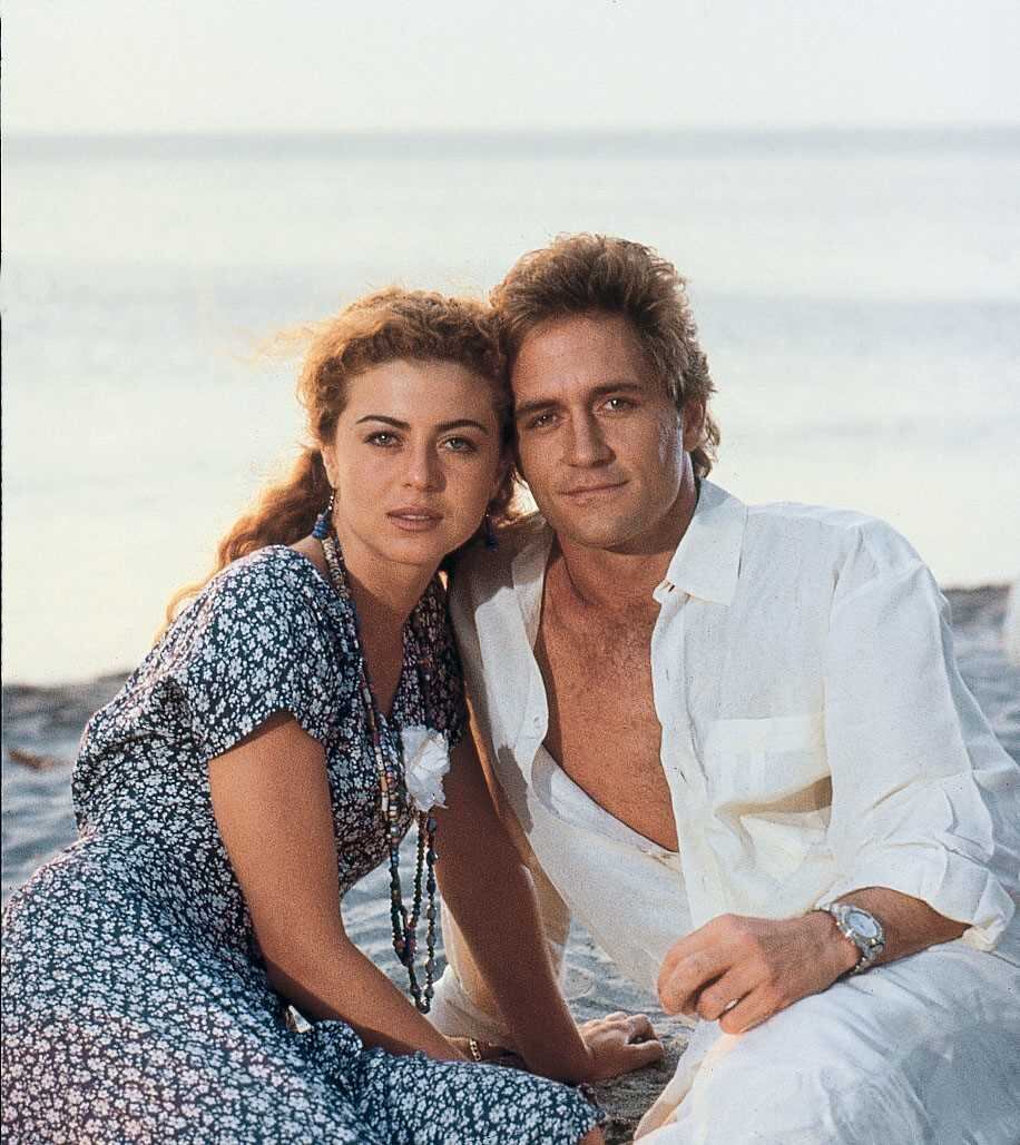 Guy Ecker se robó el corazón de mamás e hijas en Colombia con novelas como 'Café con aroma de mujer', 'Guajira',  y 'La otra raya del tigre'. 