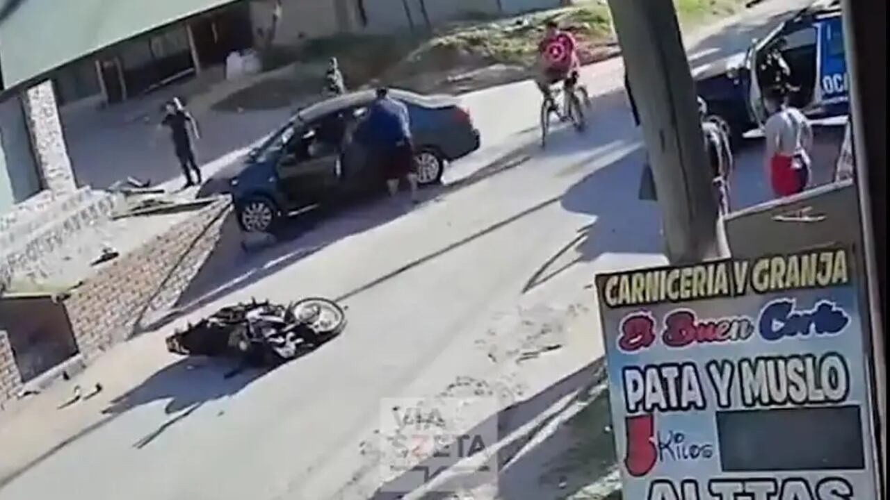 Tras ser descubiertos, ladrones escaparon, pero unidades de la Policía iniciaron de inmediato la persecución por varias calles de esa localidad.