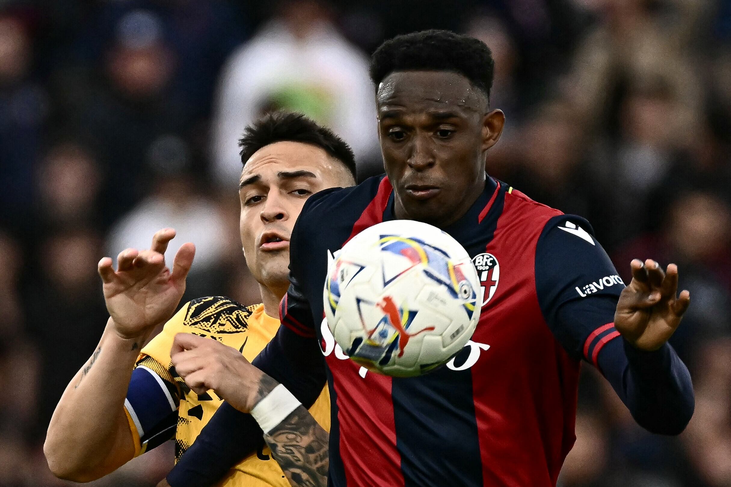 El Bolonia de Jhon Lucumí será el rival del Milán en la final de Copa de Italia