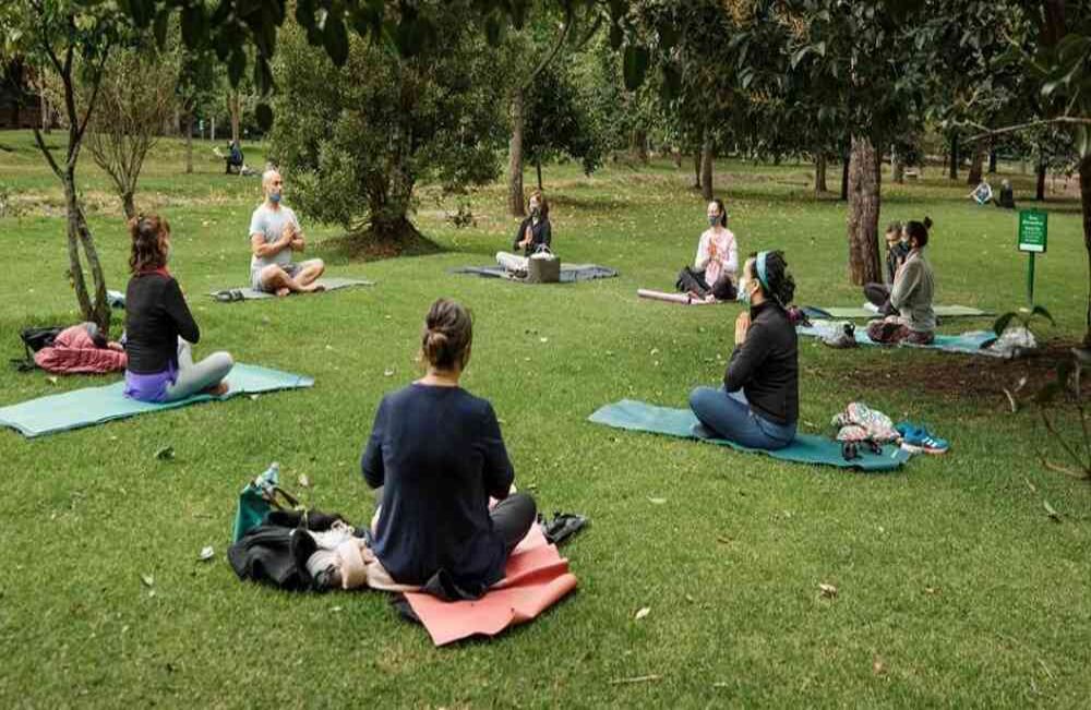 Meditación en el parque.  FOTO Karen Salamanca SEMANA