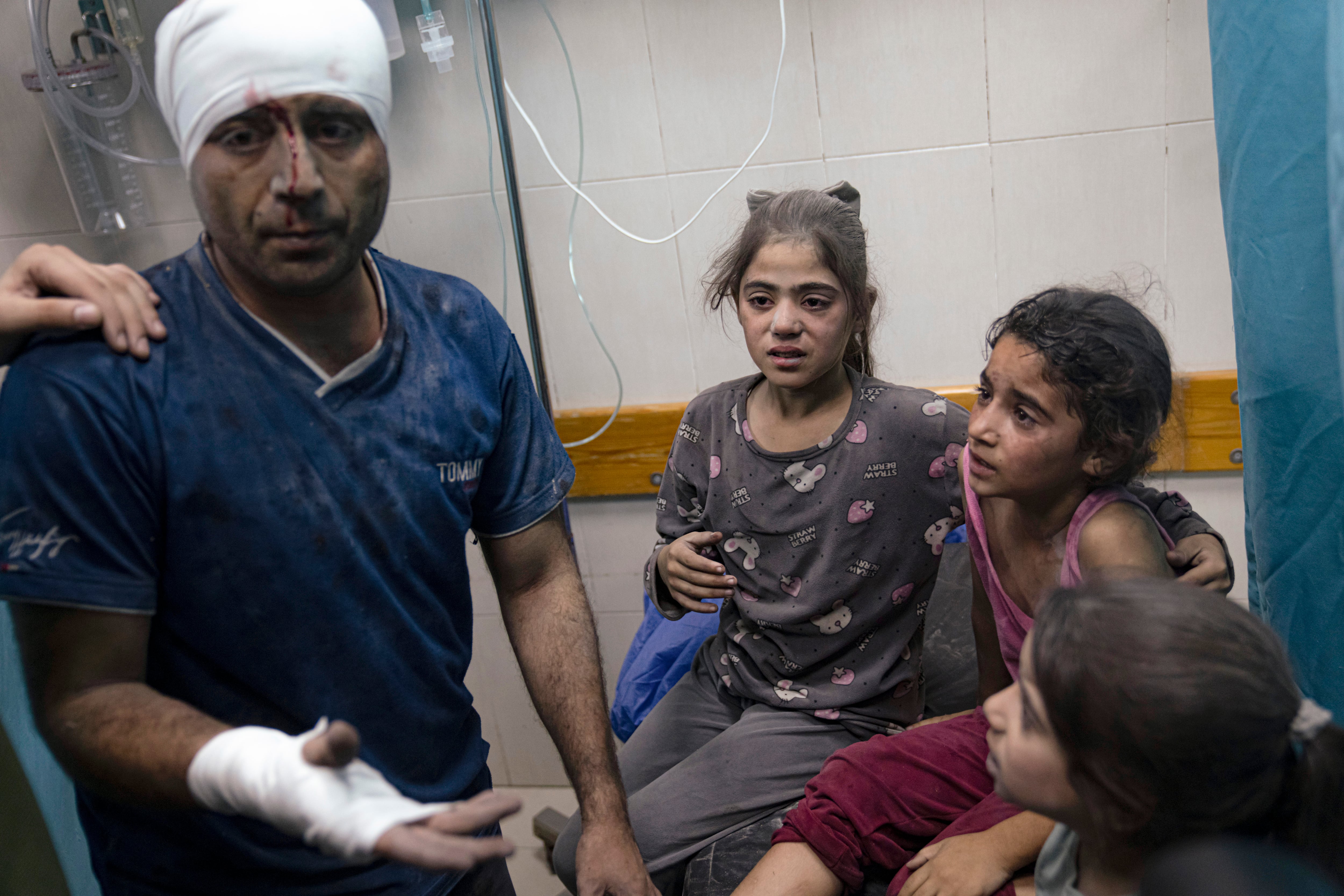 Las víctimas llegaron con heridas espantosas, según el vocero del Ministerio gazatí de Salud Ashraf al-Qidra. Algunos estaban decapitados, destripados o les faltaban miembros.