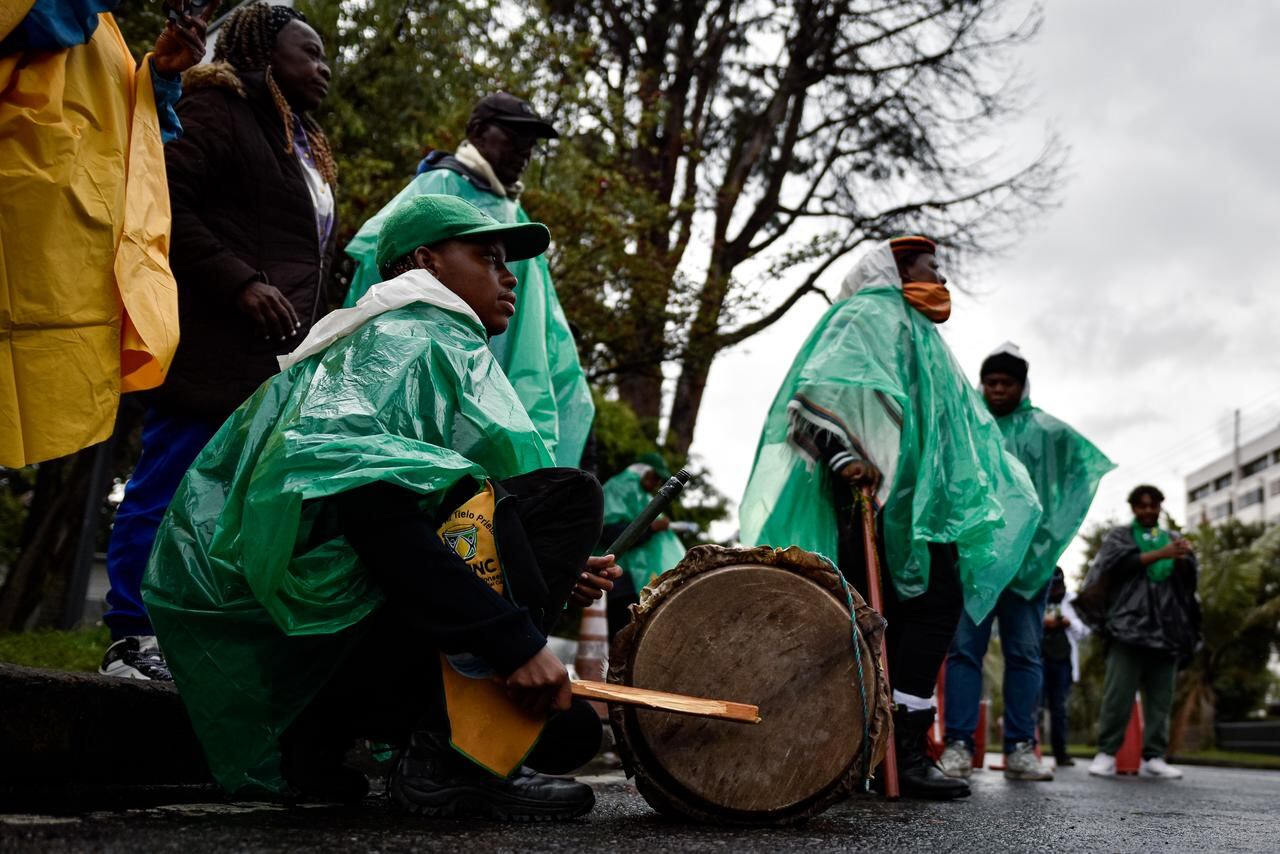 En la sede de la Agencia Nacional de Tierras se registraron bloqueos protagonizados por comunidades afrodescendientes durante el desarrollo de una jornada de protesta.