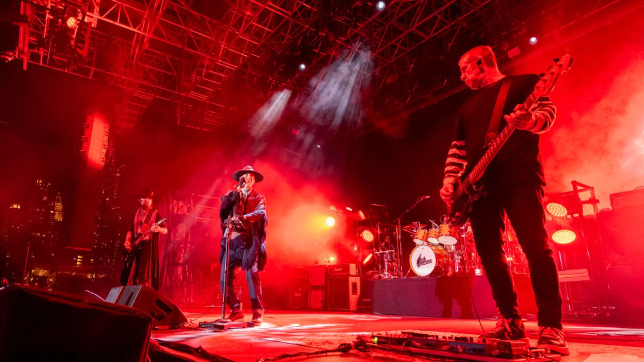 Vocalista de Jane's Addiction agredió al guitarrista en tarima