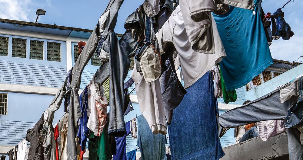 El contrato en cuestión estaría destinado a la compra de equipos de seguridad penitenciaria. 