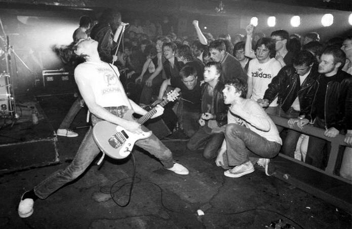 The Ramones: John Cummings (Johnny Ramone), Jeffry Hyman (Joey Ramone), Douglas Glenn Colvin (Dee Dee Ramone) y Thomas Erdélyi (Tommy Ramone).