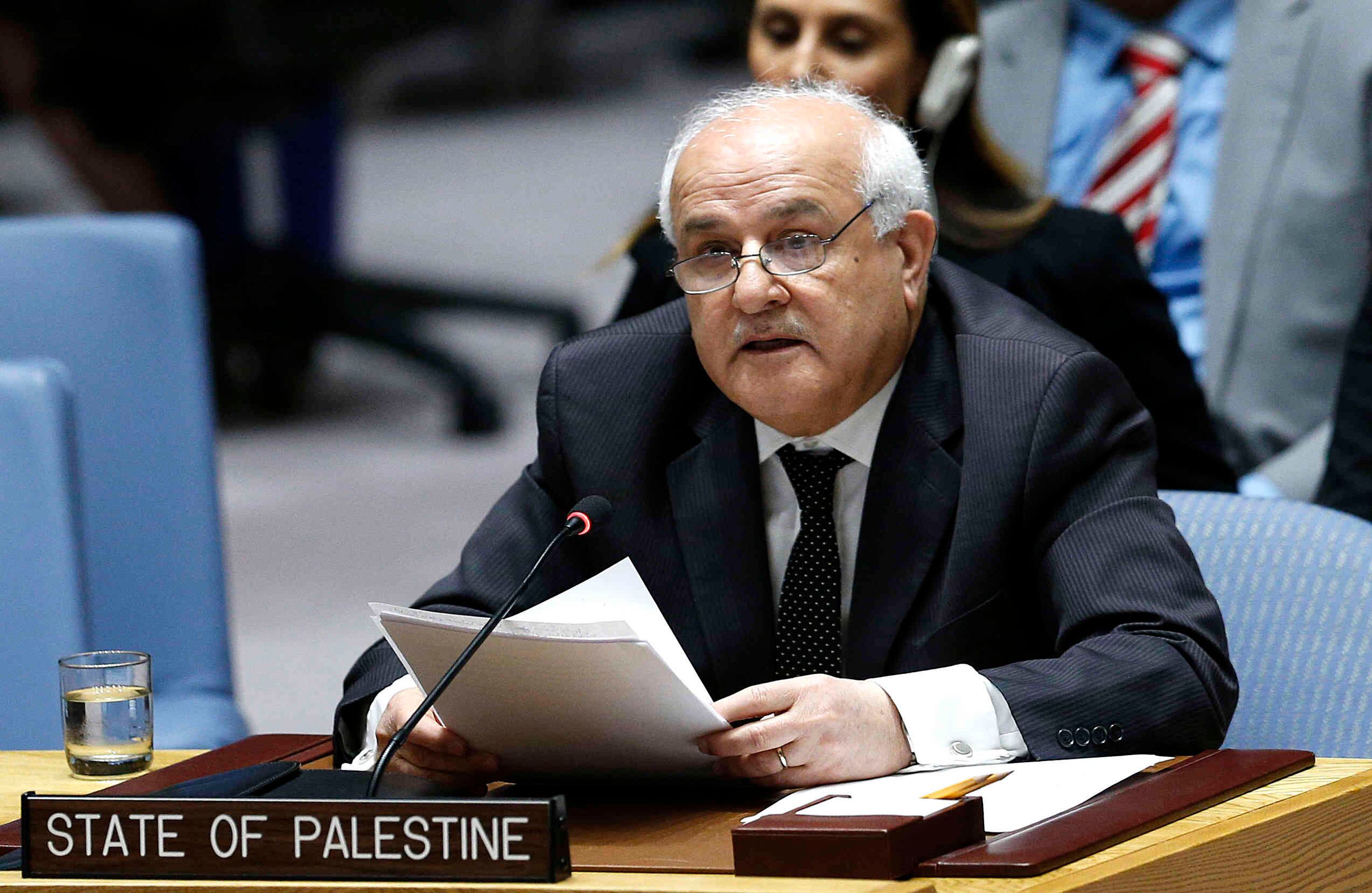 El embajador palestino en las Naciones Unidas, Riyad Mansour, acusó a Israel de agredir al pueblo palestino y a Estados Unidos de "pisotear" el derecho internacional. Mientras Mansour se preparaba para hablar, la embajadora estadounidense, Nikki Haley, abandonó la sala. Mansour hizo lo mismo cuando el embajador israelí, Danny Danon, tomaba la palabra. Atilgan Özdil/ Anadolu