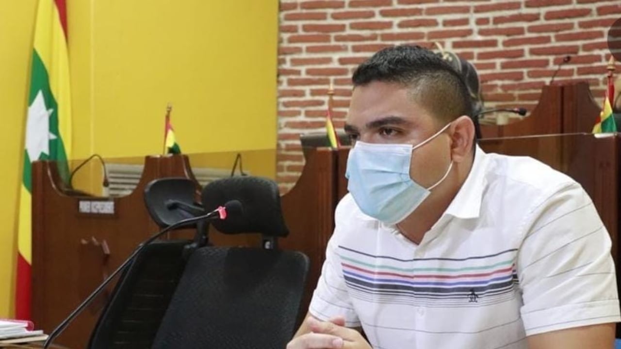 Alcalde Localidad 2 de Cartagena, suspendido por presuntas irregularidades en el ejercicio de su cargo.