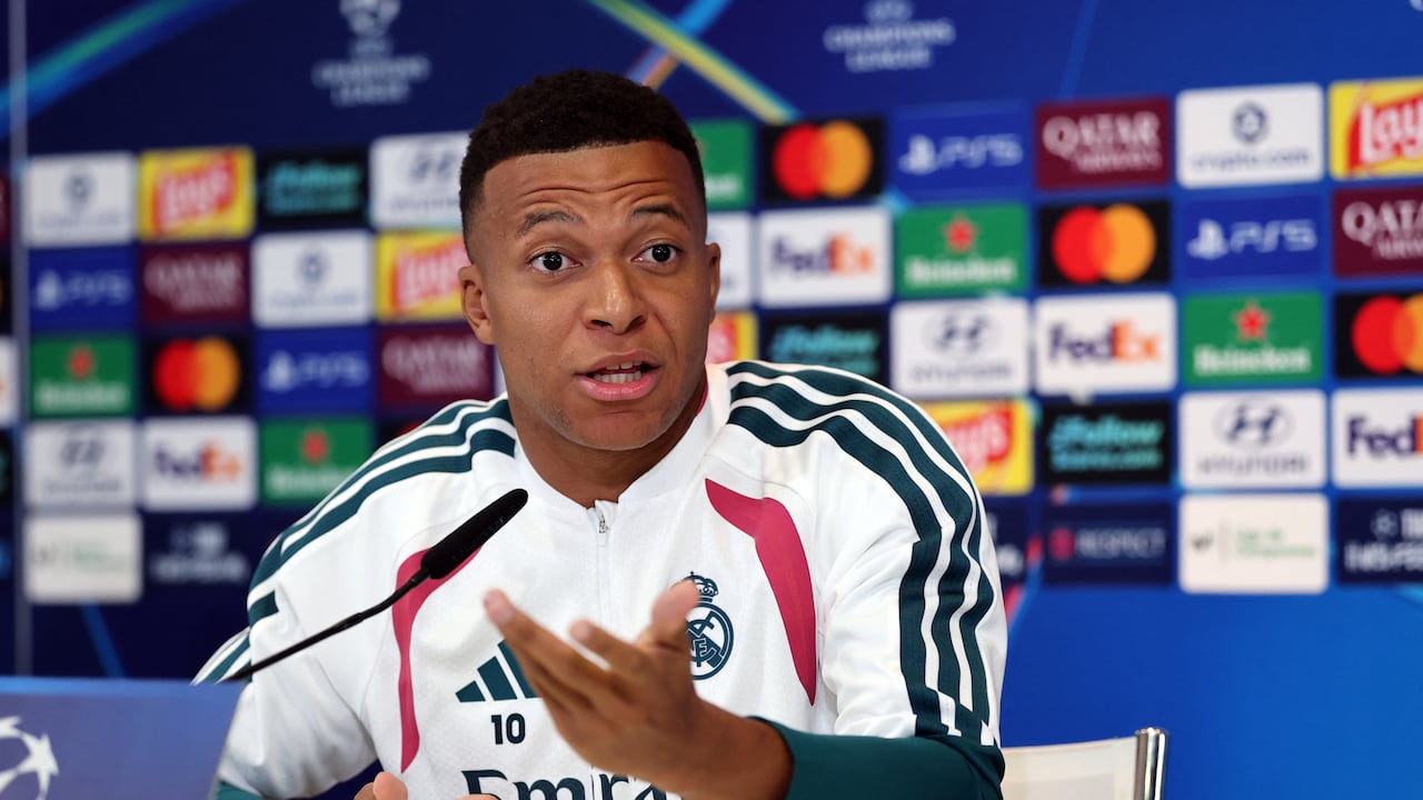 Kylian Mbappé hablando en rueda de prensa antes del debut en Champions League