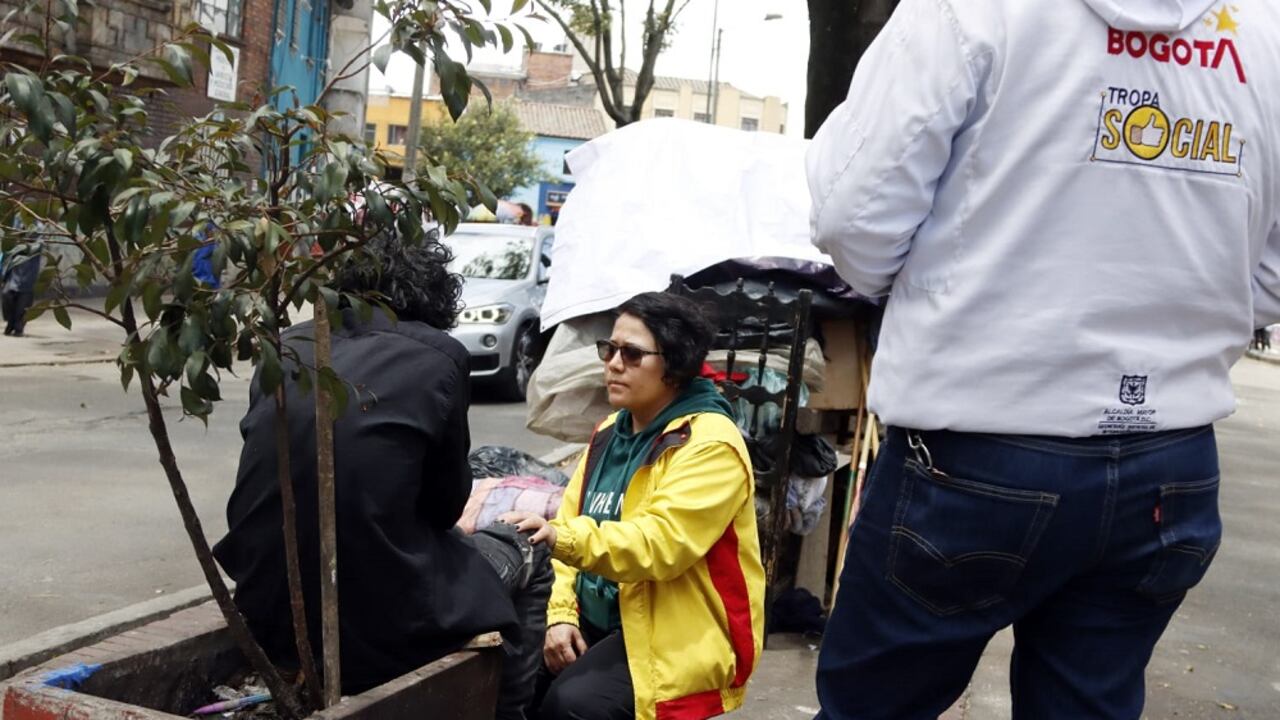 Aproximadamente, 3.000 personas serán beneficiadas mensualmente con una transferencia mensual de $100.000, priorizando carreteros y cachivacheros que recorren las localidades del centro de Bogotá.