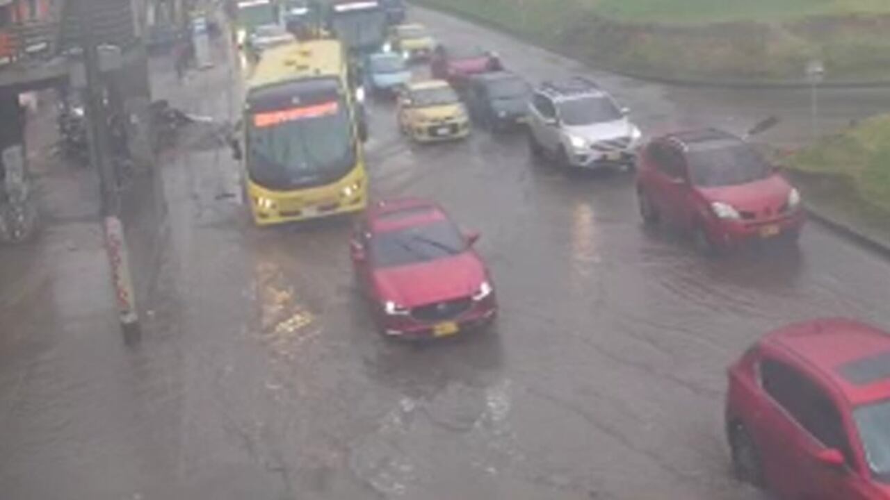 Debido a las fuertes lluvias se presenta encharcamiento en la localidad de Ciudad Bolívar, en la Av. Boyacá con calle 66 sur, sentido sur-norte.