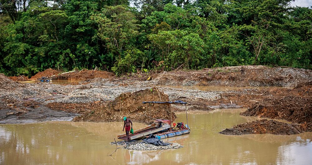    Las autoridades han detectado una guerra en diferentes regiones del Chocó por apropiarse de la explotación de oro. Hasta algunos indígenas habrían entrado en esa disputa.