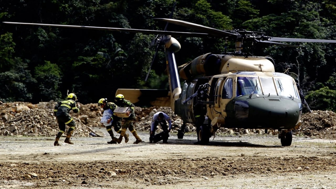 Labores de rescate de las personas atrapadas en un derrumbe en Chocó. Foto AFP