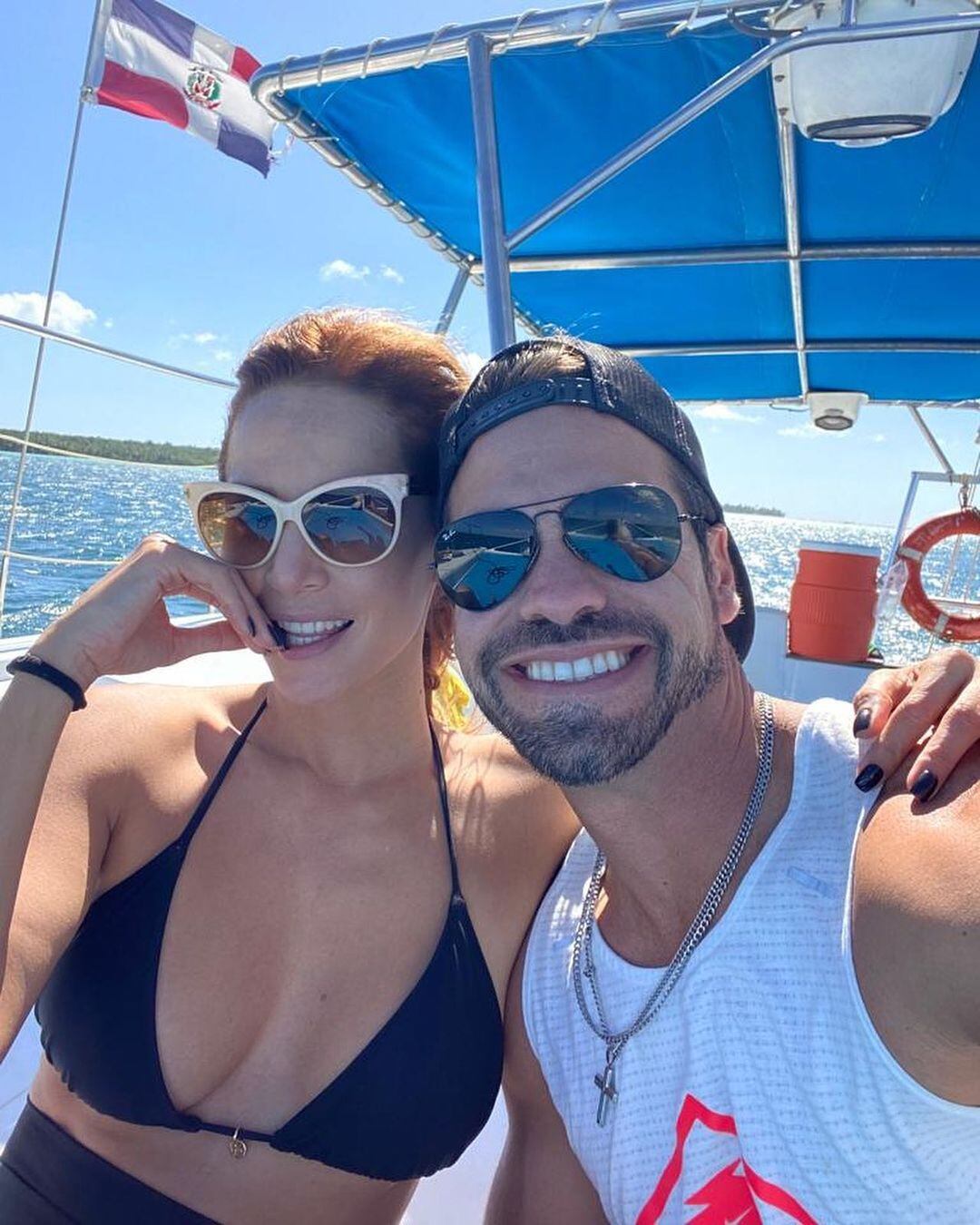 La nueva pareja ha disfrutado de muchos momentos románticos, casi siempre en el mar. Foto: Instagram @cvillaloboss.