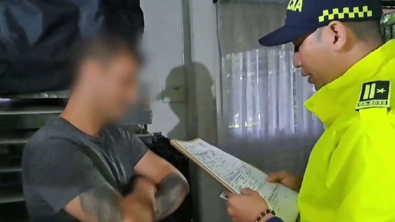 Empresario detenido por presunto abuso sexual y supuesta pornografía con menor de 18 años.