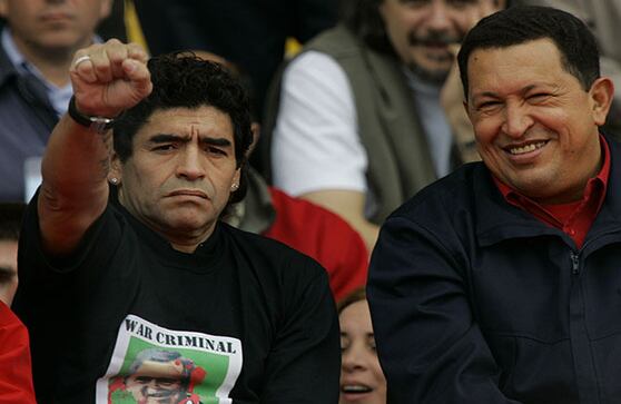 Chávez siempre fue admirado por figuras ajenas a la política como el astro argentino Diego Maradona. Foto del 4 de noviembre del 2005.