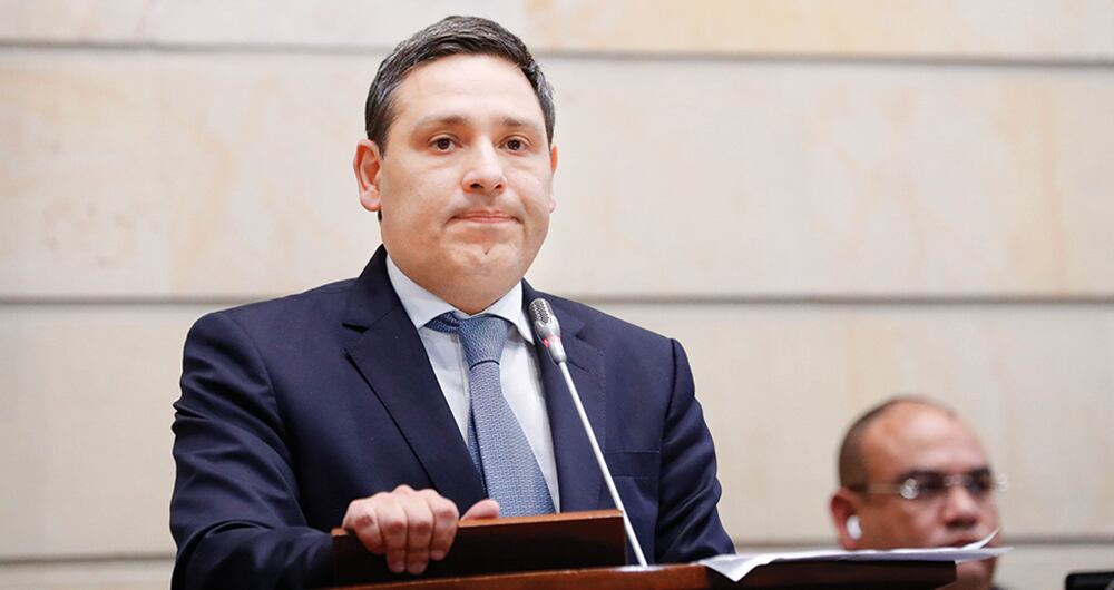 Mauricio Lizcano, ministro Nicolás asegura que estuvo reunido con él, Mario Fernández y Agmeth Escaf. “Ahí se habló directamente de burocracia y que ellos eran la representación de Verónica Alcocer”. 