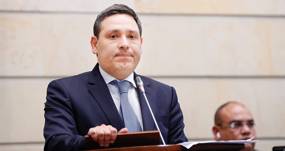 Mauricio Lizcano, ministro Nicolás asegura que estuvo reunido con él, Mario Fernández y Agmeth Escaf. “Ahí se habló directamente de burocracia y que ellos eran la representación de Verónica Alcocer”. 