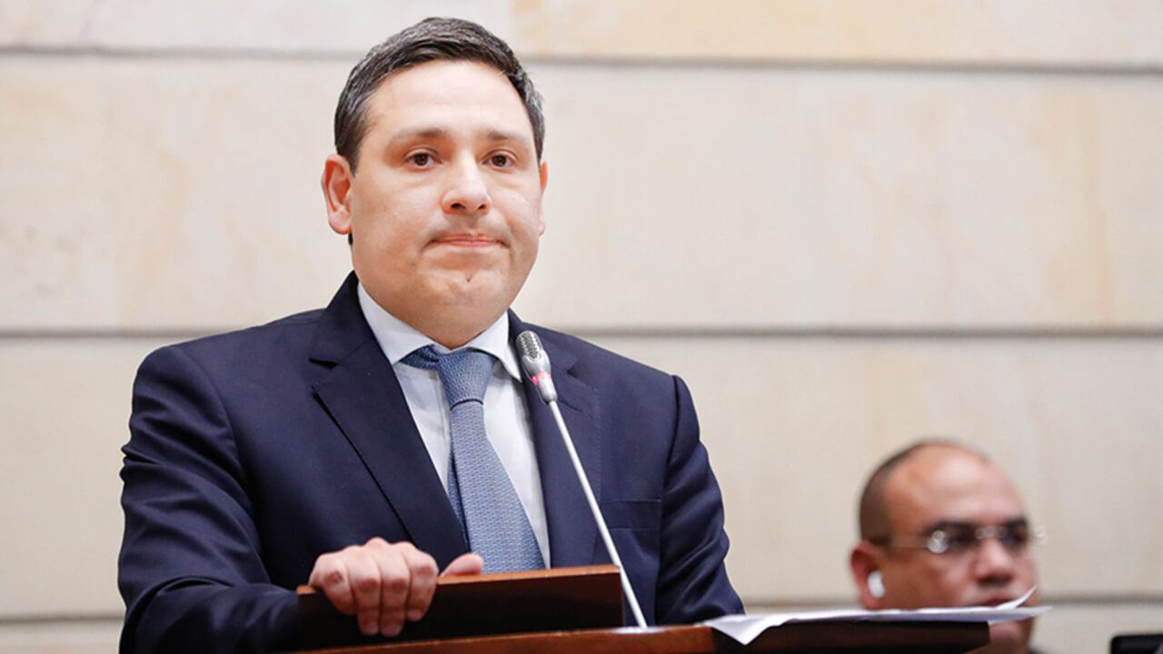 El ministro aseguró que no se encontraba en la plenaria de la Cámara.