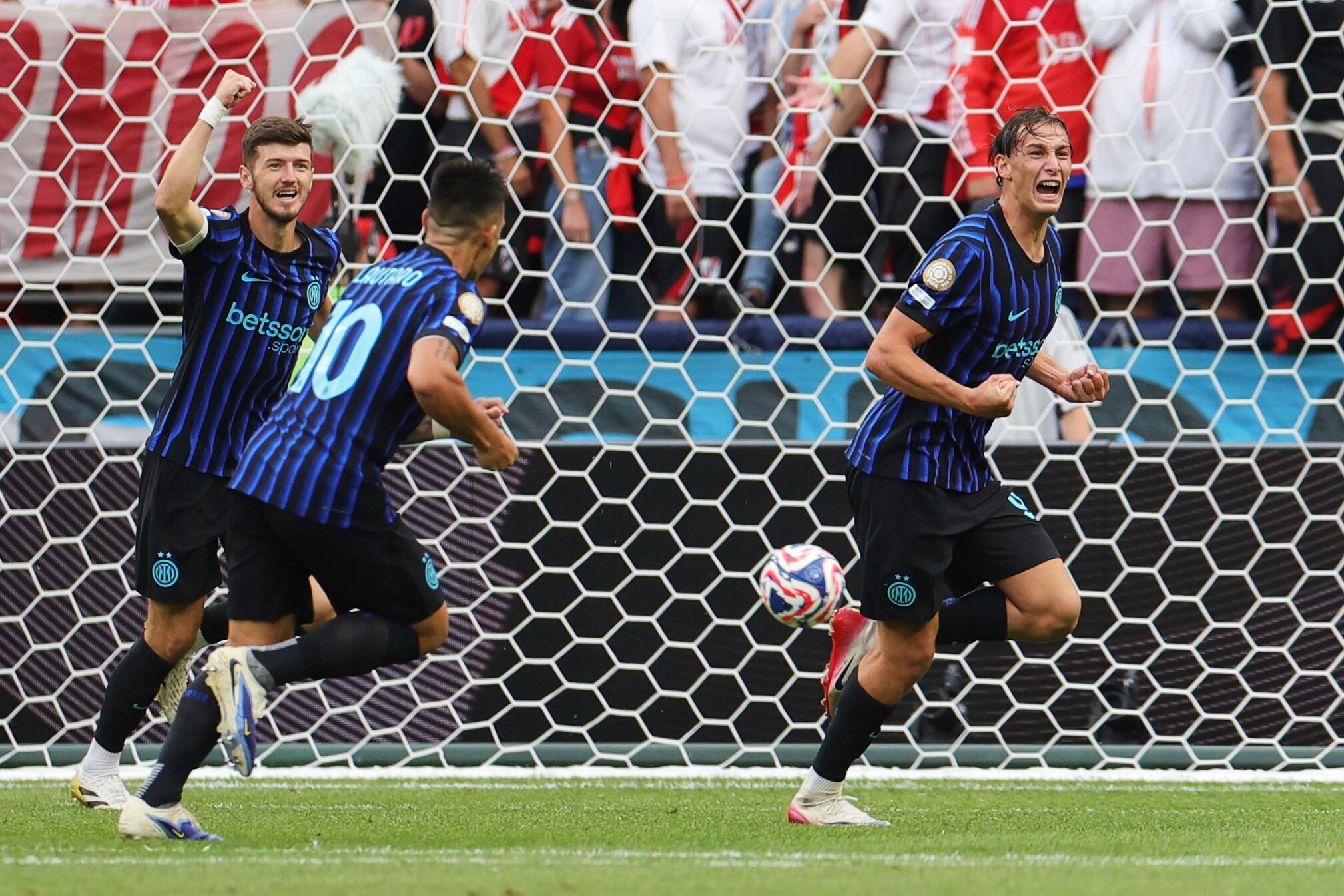 Inter celebra su triunfo sobre River Plate en el Mundial de Clubes.