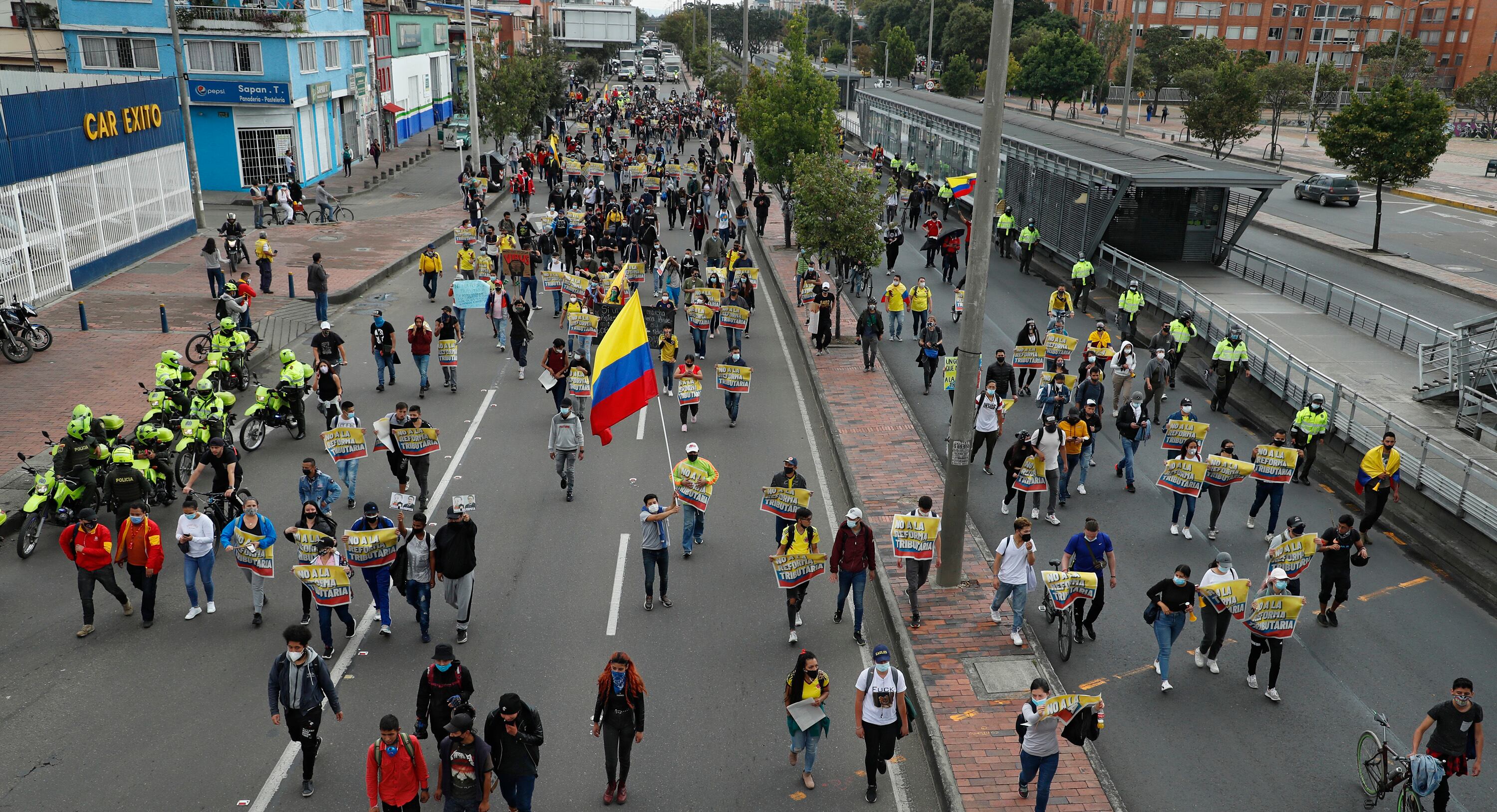 Paro Nacional en contra de la Reforma Tributaria
Bloqueos via transmilenio marcha
Bogotá abril 28 del 2021
Foto Guillermo Torres Reina / Semana
