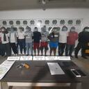 Presentan a los 10 integrantes del Clan del Golfo que al parecer trabajaban con un mayor de la Policía en Barranquilla