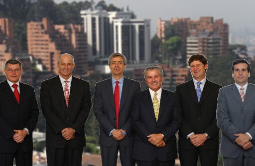 Los que cuidan la pensión
Uno de los sectores que más han crecido. Se convirtieron en los inversionistas institucionales más grandes del país. Estos son los presidentes de las AFP del país.
Mauricio Toro, Protección
Jorge Luis Ramos, ING Pensiones
Miguel Largacha, Porvenir
Jaime Humberto López, Colfondos
José María Aragone, Bbva Horizonte
David Buenfil, Skandia