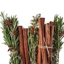 La canela y el romero se asocian con cosas positivas en el hogar.