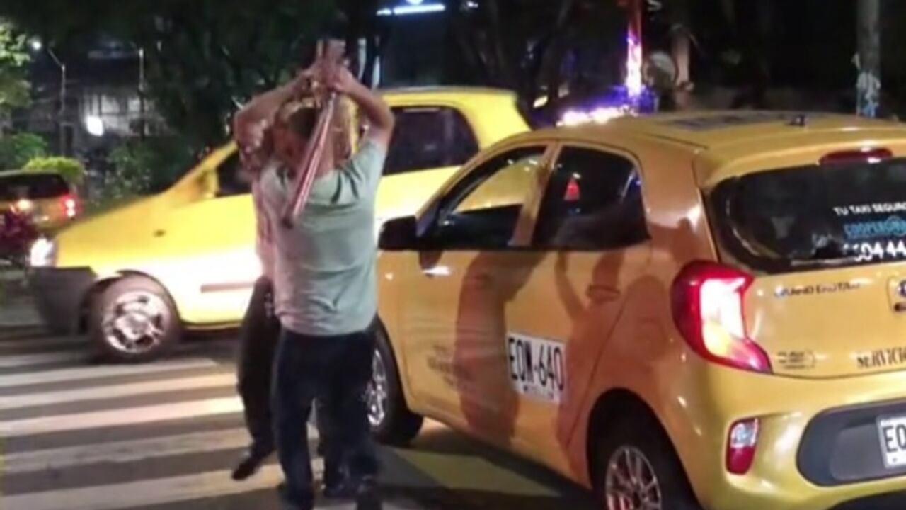 ¿Cree que está hablando con un niño o qué?, le dijo el hombre al otro conductor que comenzó la pelea.