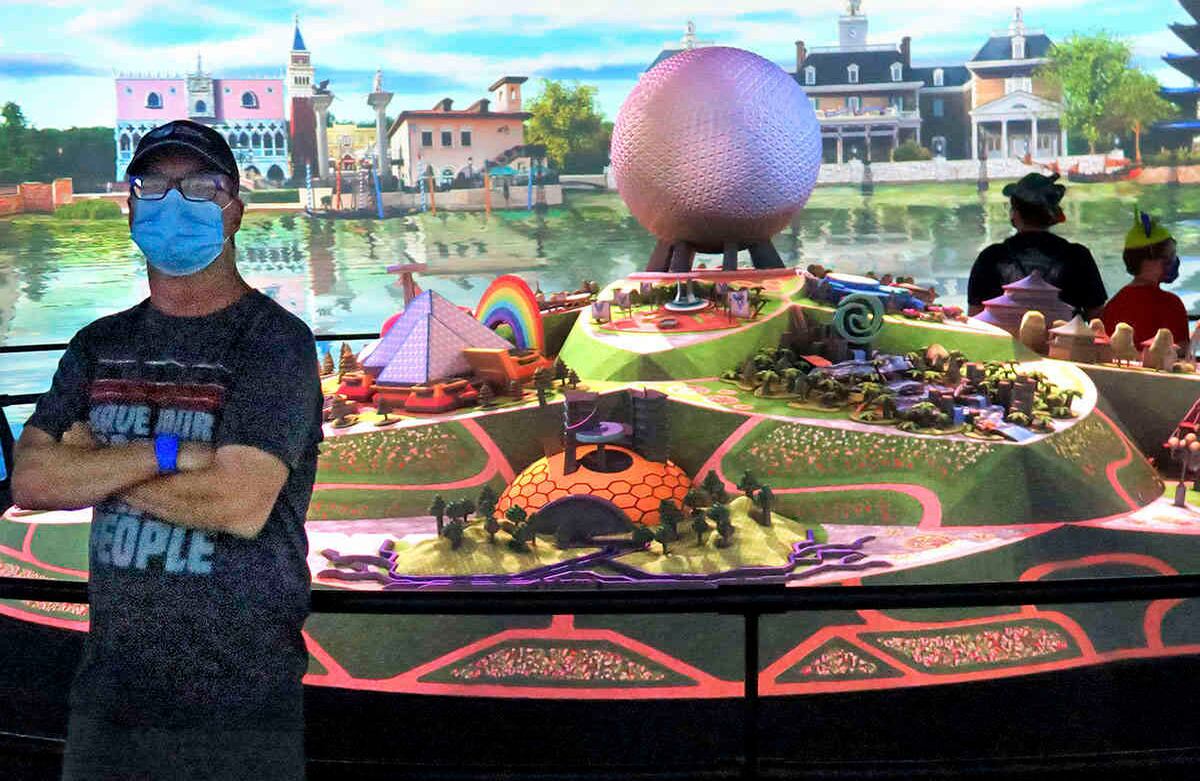 De acuerdo con datos de la Asociación de Entretenimiento Temático (TEA), alrededor de 157 millones de personas visitaron todos los parques temáticos de Disney en 2018. Pero con el cese de actividades, a causa de la covid-19, las ganancias de la compañía se han visto duramente golpeadas. 