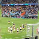 El momento en que Manuela Vanegas impacta de cabeza el gol de Colombia sobre el minuto 96