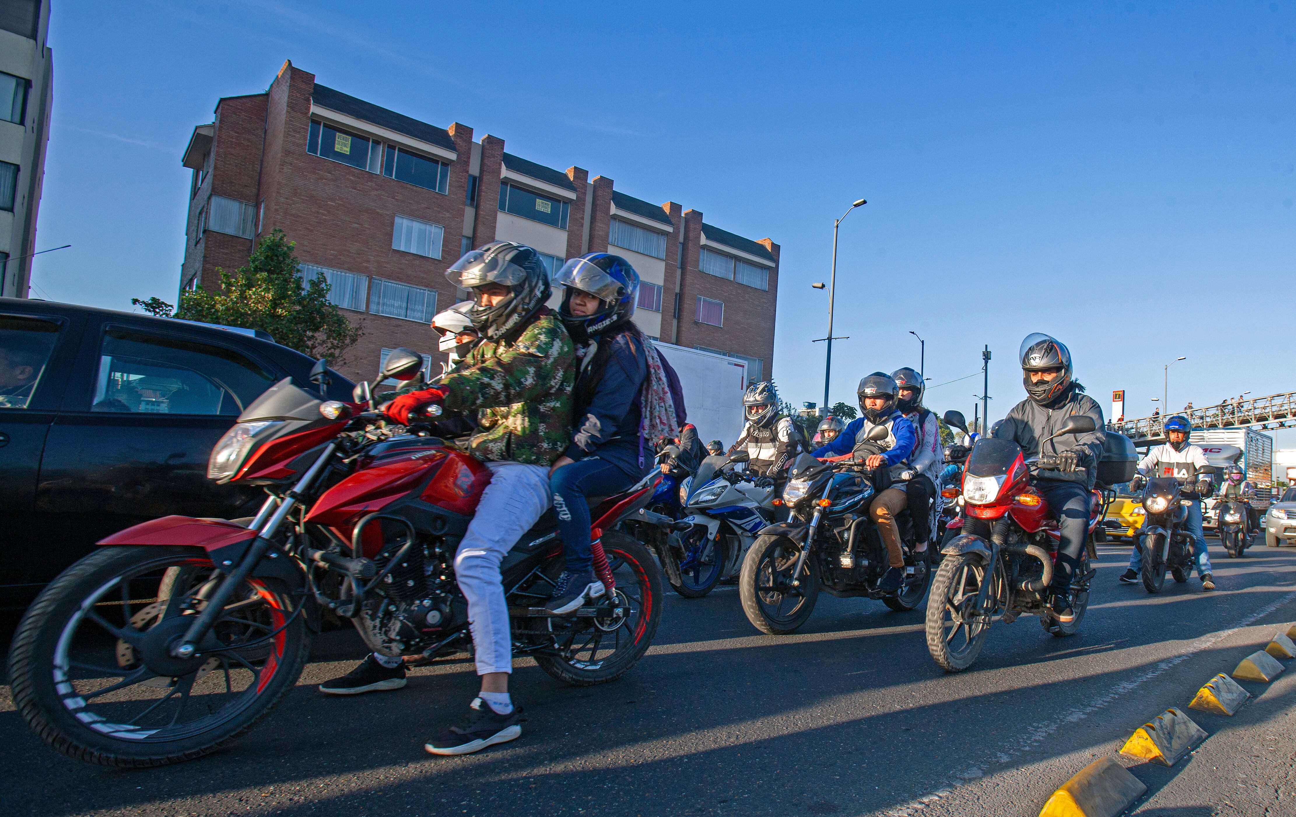 Motos en Bogotá. Foto Jonathan Chíquiza/ Semana.