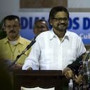 Iván Márquez (i) y Jesús Santrich, dos de los negociadores de las FARC en La Habana.