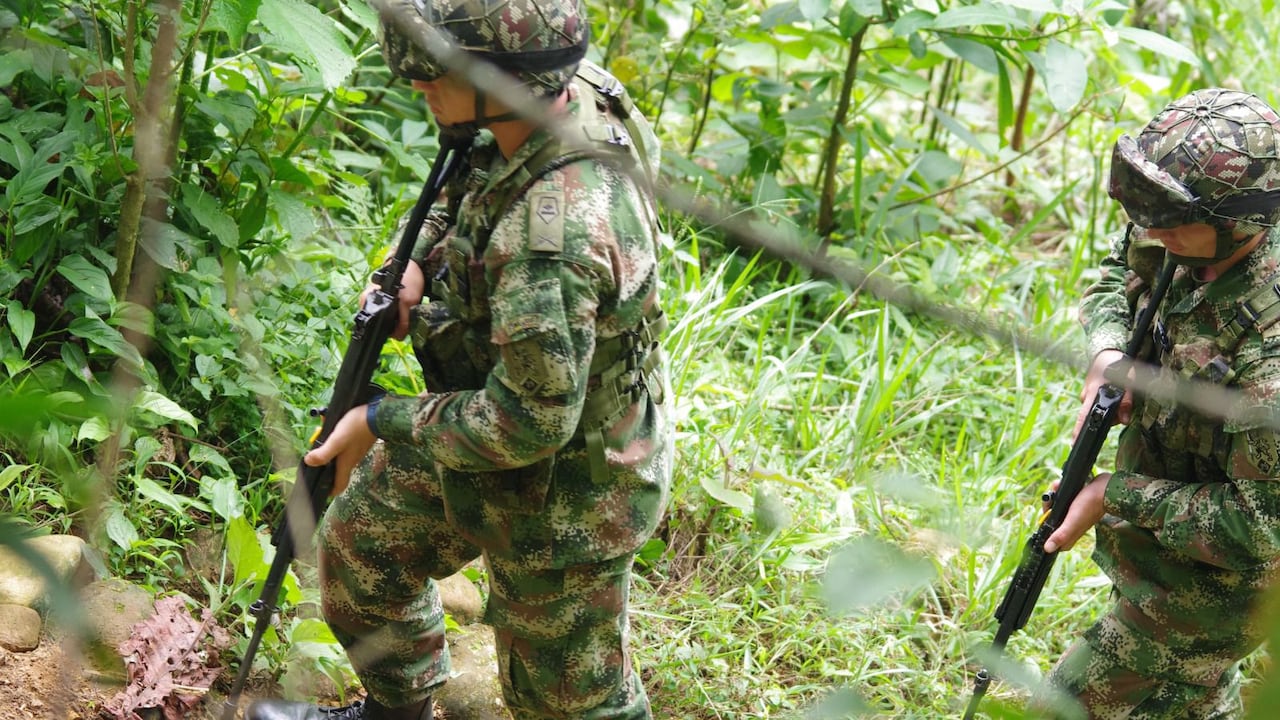 Un pelotón de soldados fue secuestrado por 60 personas en Vista Hermosa, Meta