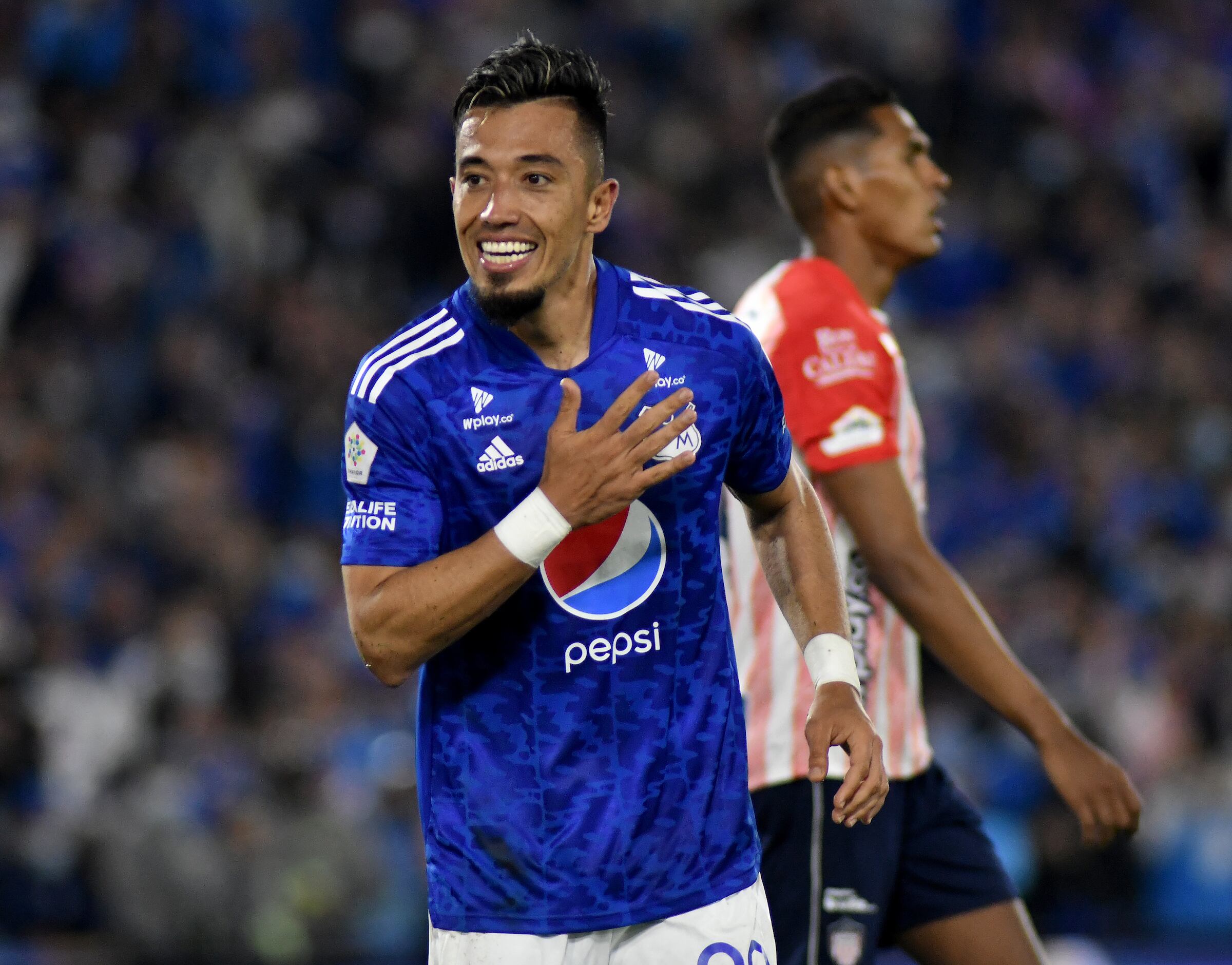 BOGOTA - COLOMBIA, 23-10-2021: Millonarios F. C. y Atletico Junior durante partido de la fecha 15 por la Liga BetPlay DIMAYOR II 2021 jugado en el estadio Nemesio Camacho El Campin de la ciudad de Bogota. / Millonarios F. C. and Atletico Junior during a match of the 15th date for the BetPlay DIMAYOR II 2021 League played at the Nemesio Camacho El Campin Stadium in Bogota city. / Photos: VizzorImage / Luis Ramirez / Staff.