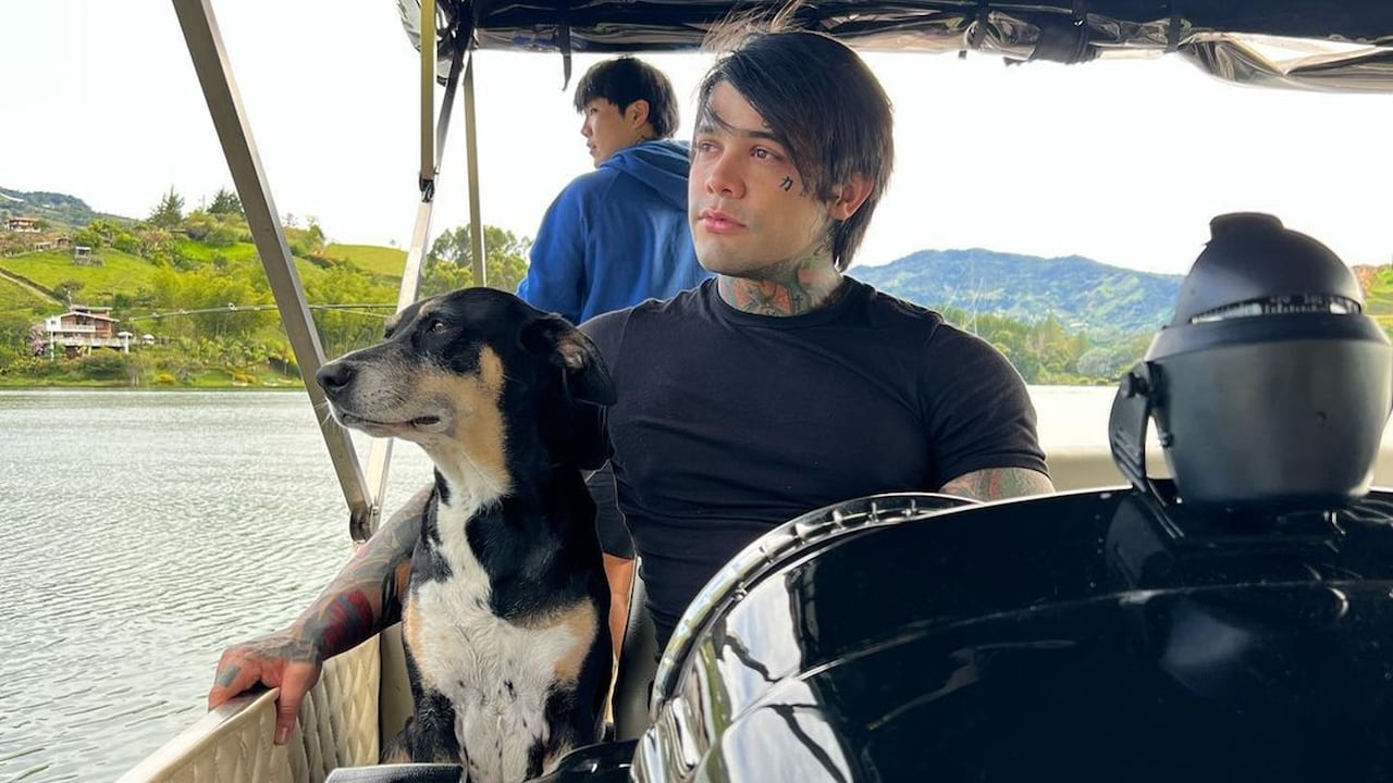 El 'influencer' sorprendió con una nariz de oro de su mascota. Foto: Instagram @yefito.