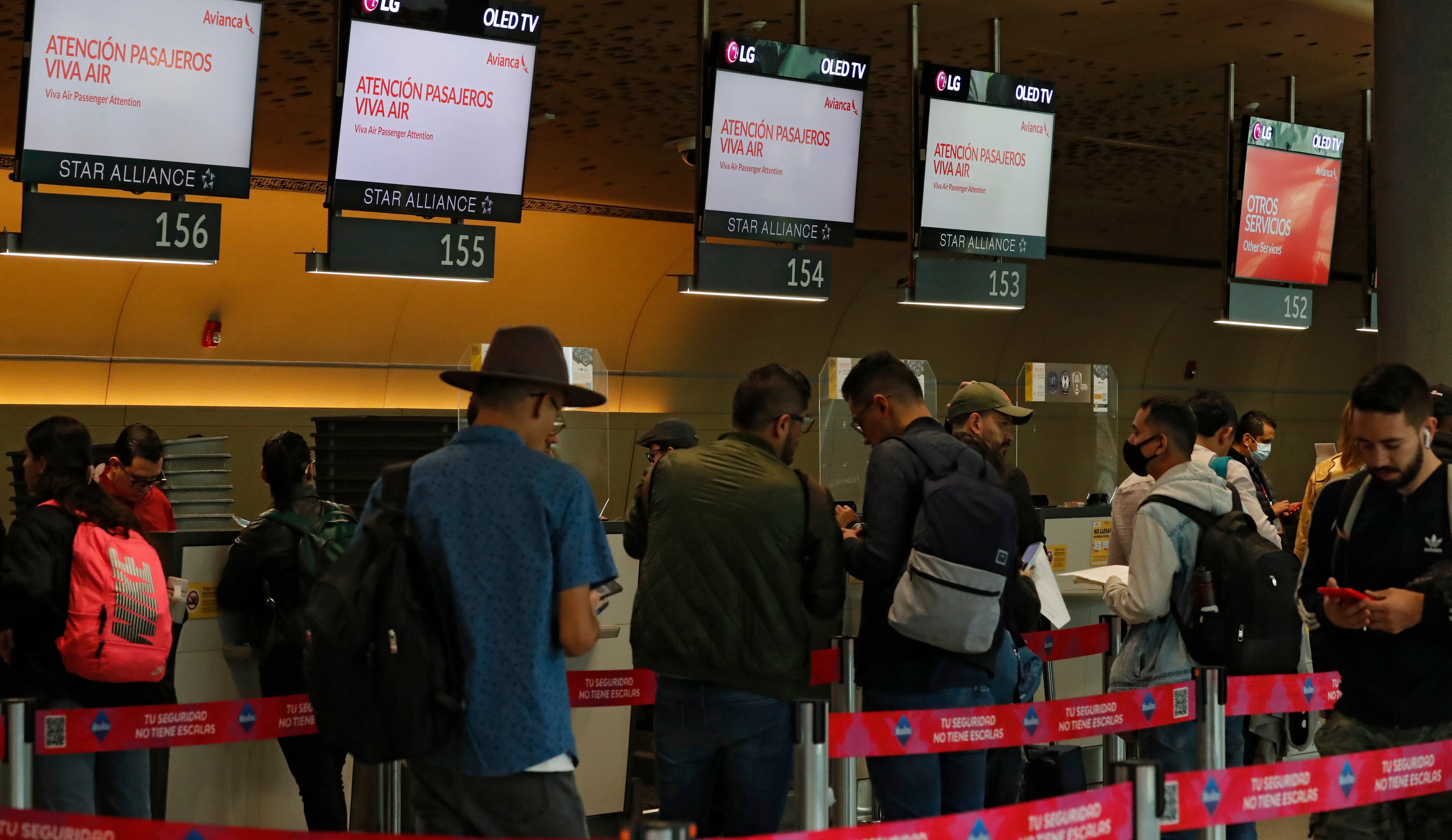 Ante la suspensión temporal  de vuelos de la aerolínea Viva Air , Avianca programó vuelos para los pasajeros dejados en tierra por Viva Air
Bogota Aeropuerto El Dorado
Marzo 2 del 2023
Foto Guillermo Torres Reina / Semana