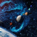 Ilustración digital del sistema solar. Sol, Tierra y Luna planetaria, Marte, Júpiter, Saturno, Urano, Neptuno y el enano Plutón. Una fila de planetas y una nebulosa estelar en el espacio exterior. Trazado de recorte incluido para los objetos de primer plano. Mapa de opacidad y texturas de protuberancias para la Tierra y otros planetas preparado a través de imágenes de la Nasa