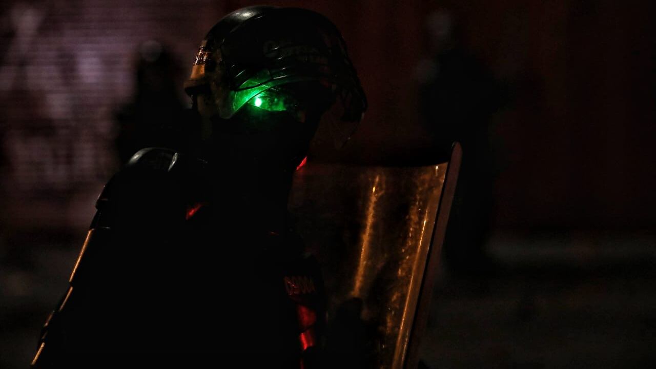 El Portal Américas de TransMilenio y sus alrededores ha sido epicentro de numerosas movilizaciones y manifestaciones pacíficas en poco más de 20 días desde que comenzó el paro nacional en Colombia. Este sector de Bogotá también ha sido centro de múltiples enfrentamientos entre ciudadanos y fuerza pública,