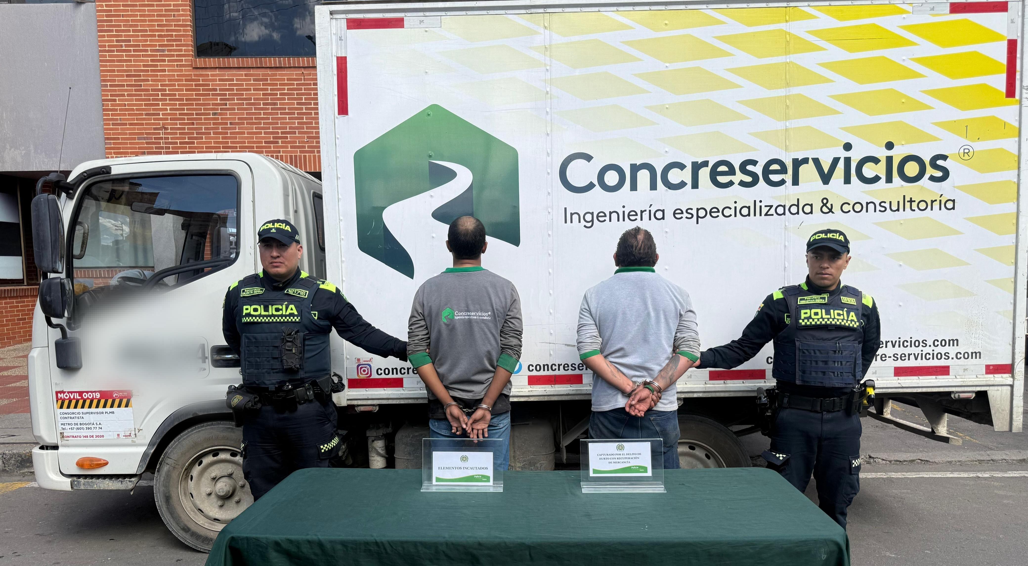 La Policía capturó a dos hombres cuando robaban un camión con maquinaria de la obra del Metro de Bogotá en Bosa.