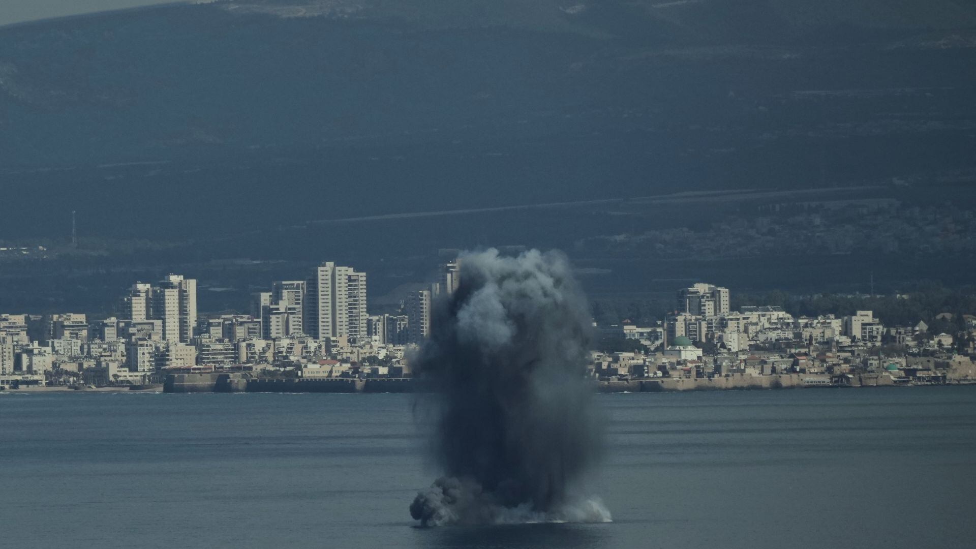 Explosiones en Teherán tras la ofensiva conjunta de EE. UU. e Israel, captadas en imágenes impactantes.