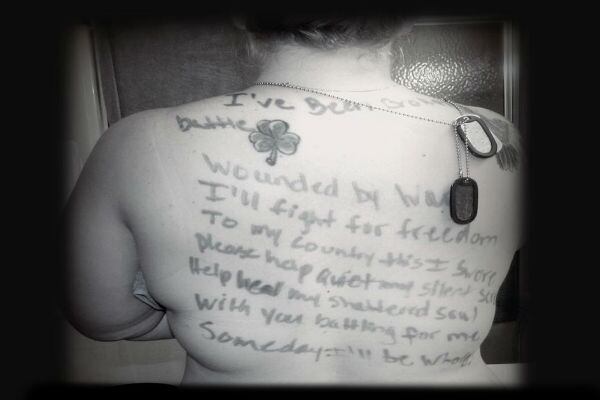 "Herido por la guerra: He jurado luchar por la libertad de mi país. Por favor ayudenme a silenciar mis gritos ahogados, battlando por mí. Algún día estaré completo."