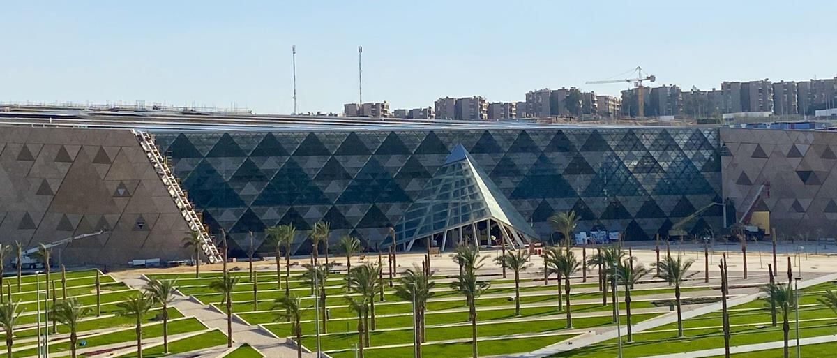 La entrada al Gran Museo Egipcio, en Giza (Egipto)