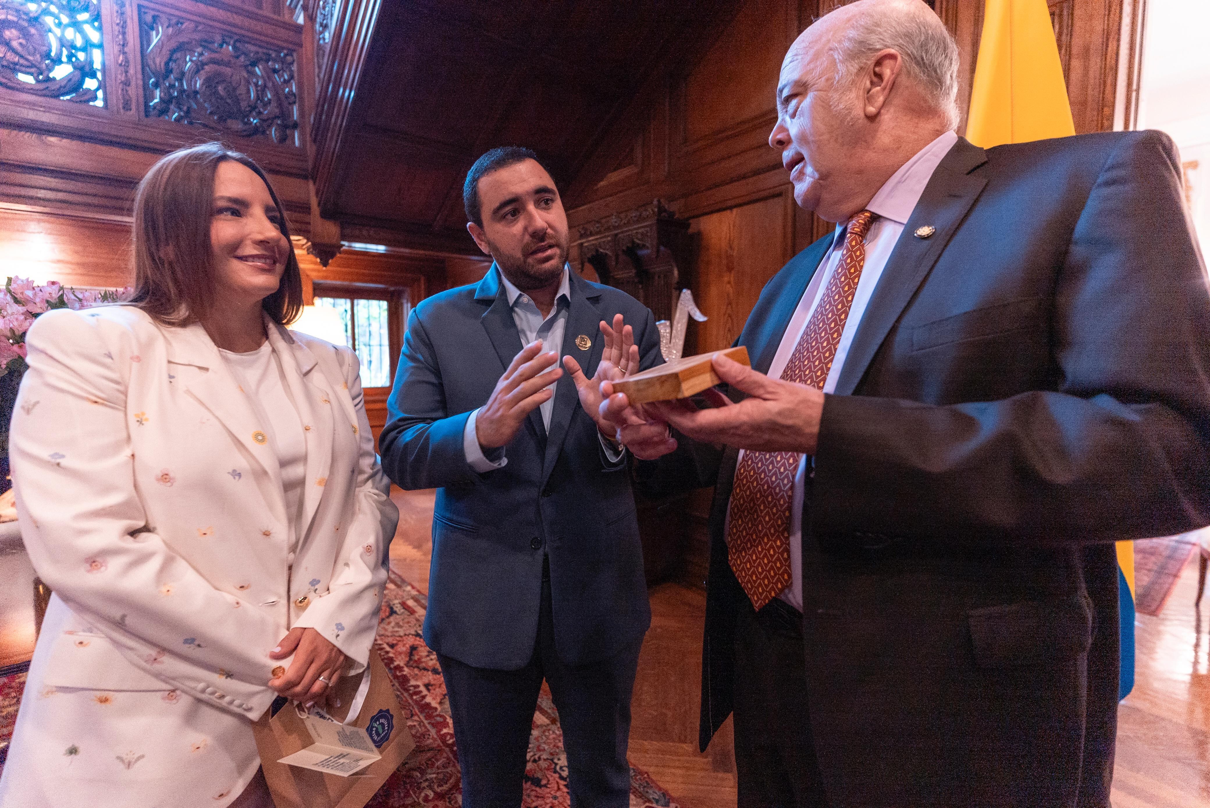 Gobernador Yamil Arana en Estados Unidos.