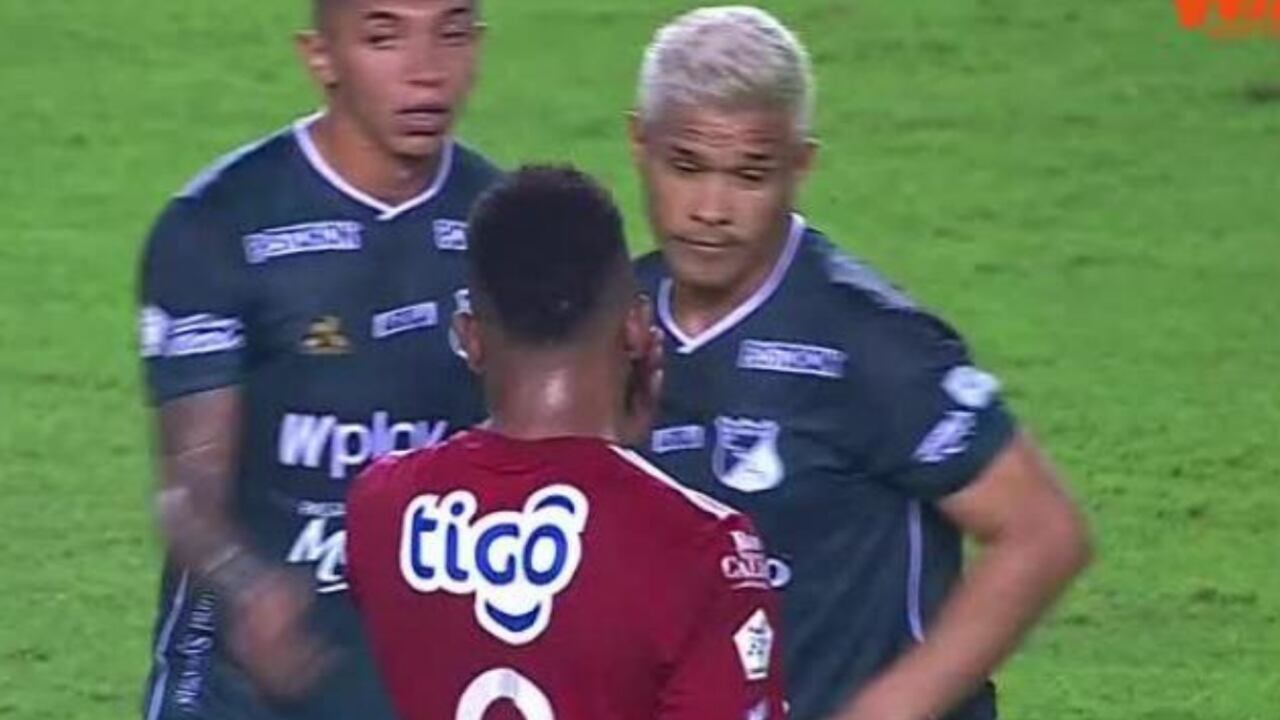 Ambos jugadores tuvieron un fuerte cruce en el juego entre Cali y Junior.