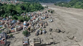 El Tíbet y Nepal sufrieron graves afectaciones, destrucción de carreteras e inundaciones de poblaciones situadas ladera abajo.