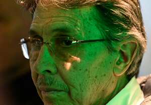 En la tarde de este 23 de diciembre, se conoció que los integrantes de Migración Colombia lo recibieron en el aeropuerto El Dorado. (Photo by Pablo VERA / AFP)