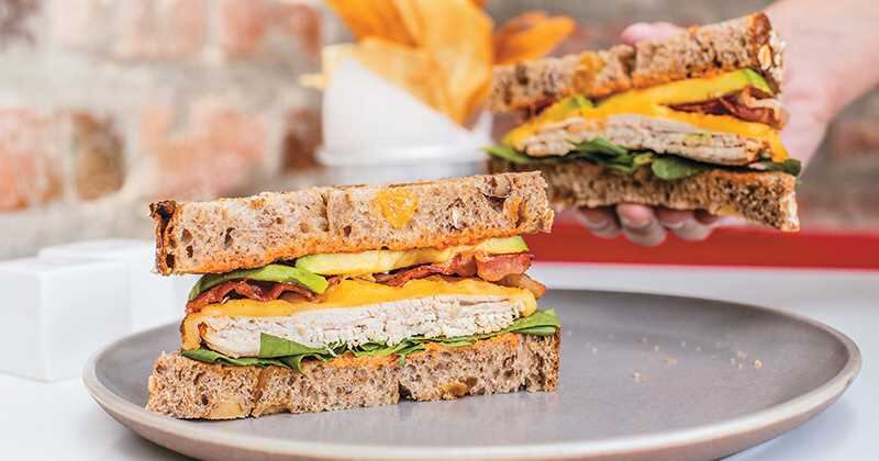 Por dos sándwiches y un café, el abogado pagó más de 100.000 pesos.