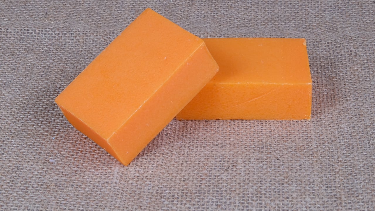 La preparación de jabón de zanahoria requiere de paciencia pues los tiempos de espera son amplios.